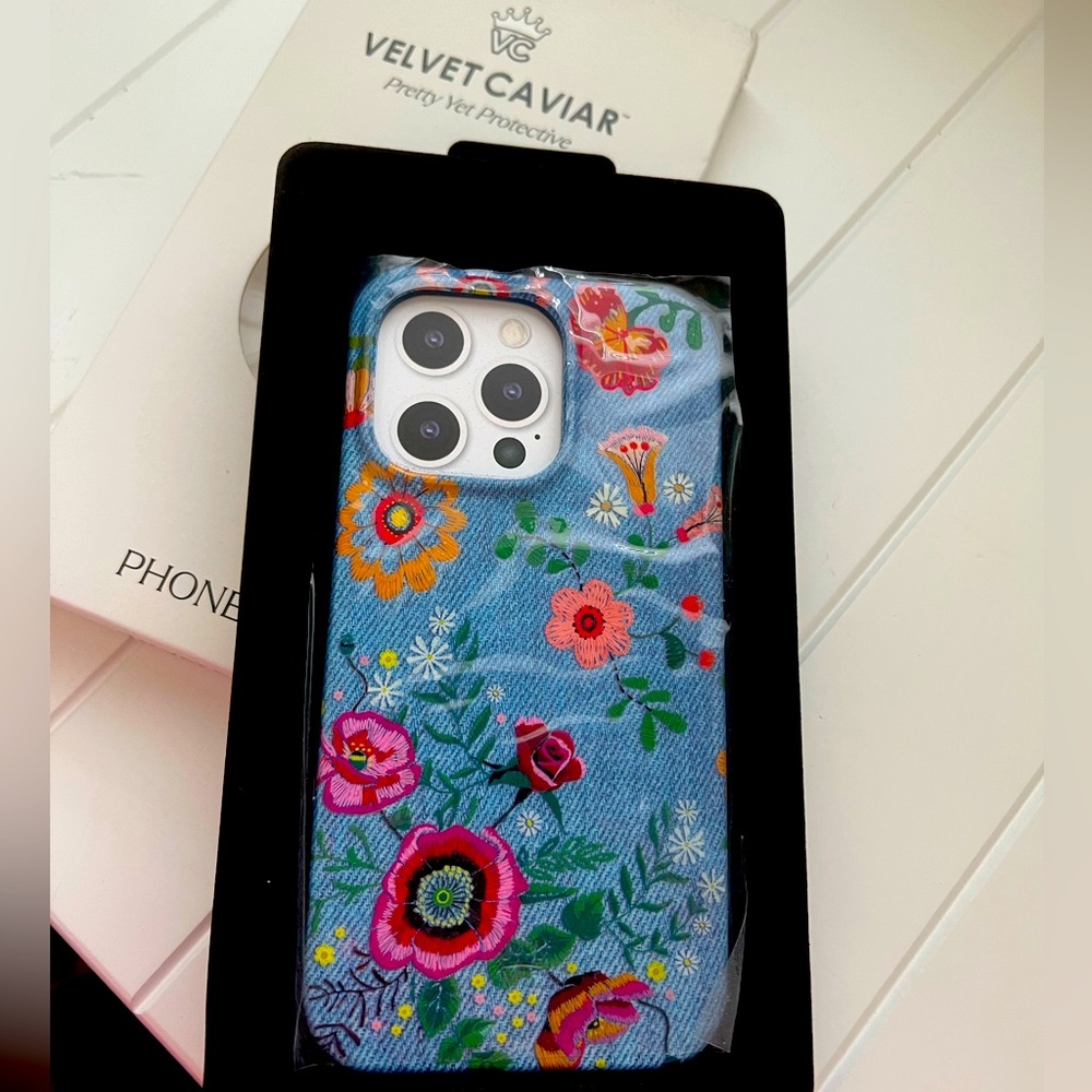 Velvet Caviar Groovy Floral IPhone 13 Pro Case *BRAND NEW*